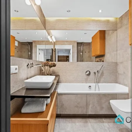 Apartament Silver House *** One